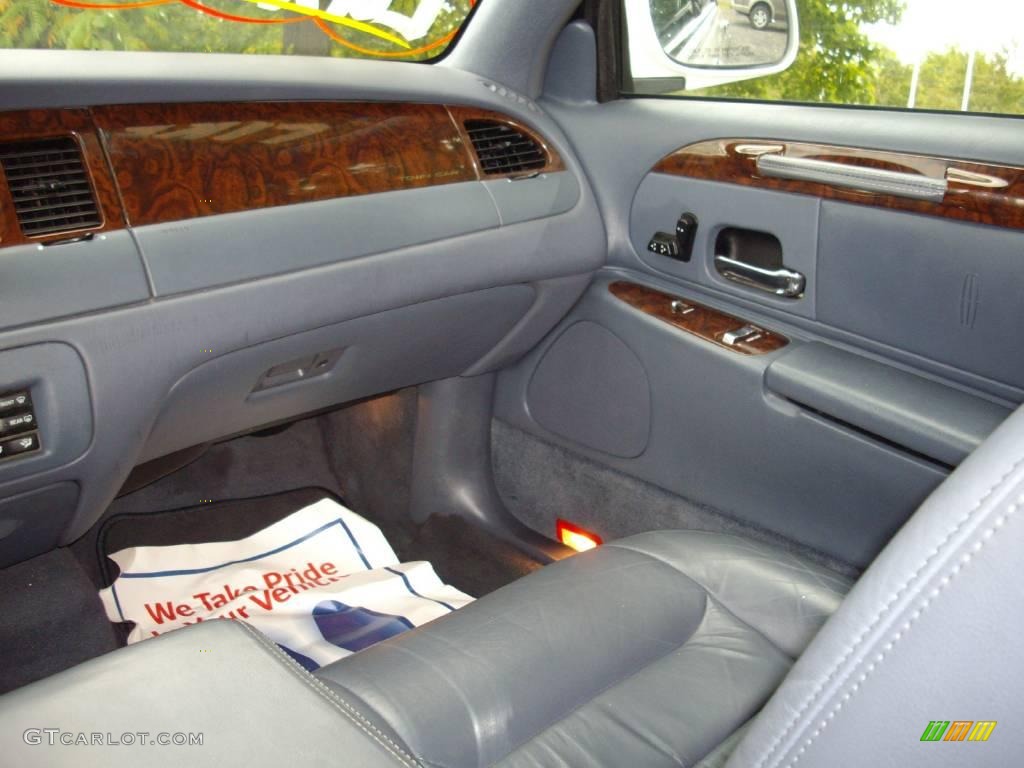 2001 Town Car Presidential - Vibrant White / Deep Slate Blue photo #14