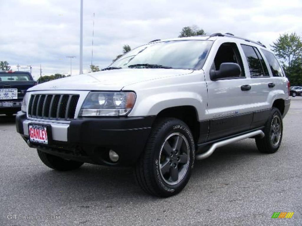 2004 Grand Cherokee Laredo 4x4 - Bright Silver Metallic / Dark Slate Gray photo #1