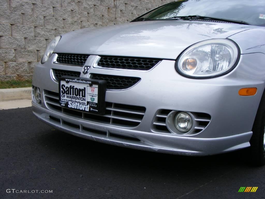 2004 Neon SXT - Bright Silver Metallic / Dark Slate Gray photo #31