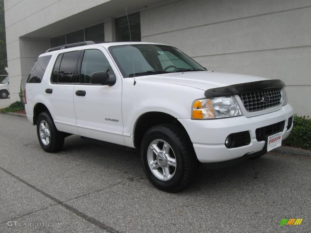 2004 Explorer XLT 4x4 - Oxford White / Graphite photo #1