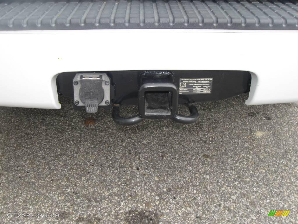2004 Explorer XLT 4x4 - Oxford White / Graphite photo #4