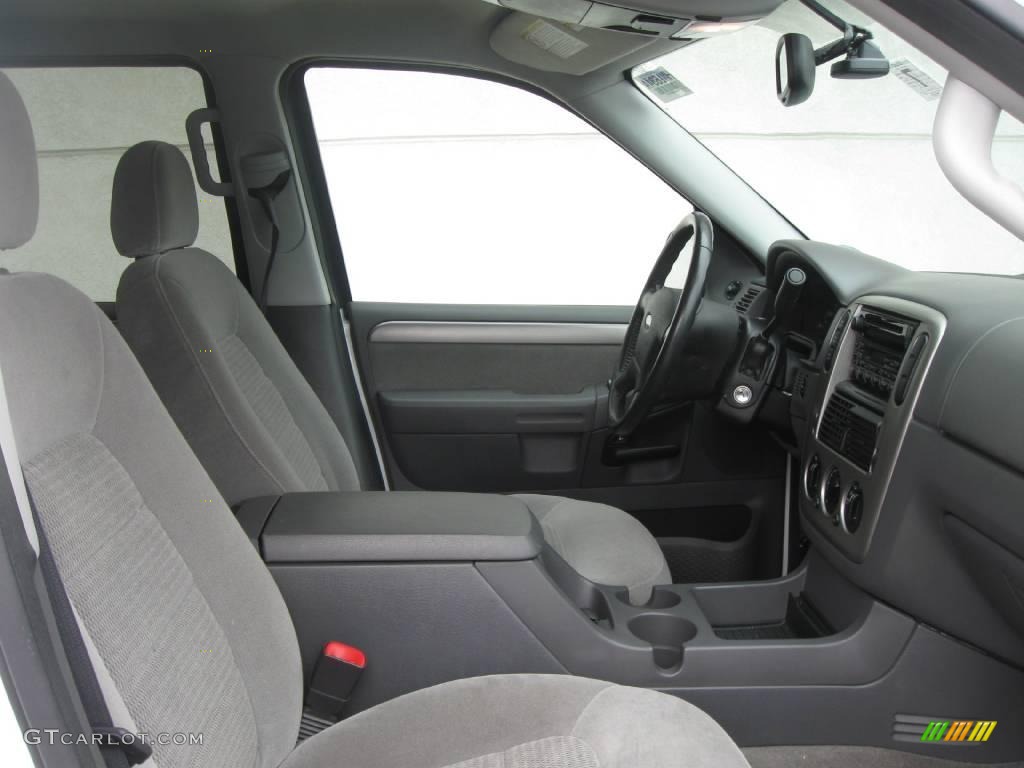 2004 Explorer XLT 4x4 - Oxford White / Graphite photo #7