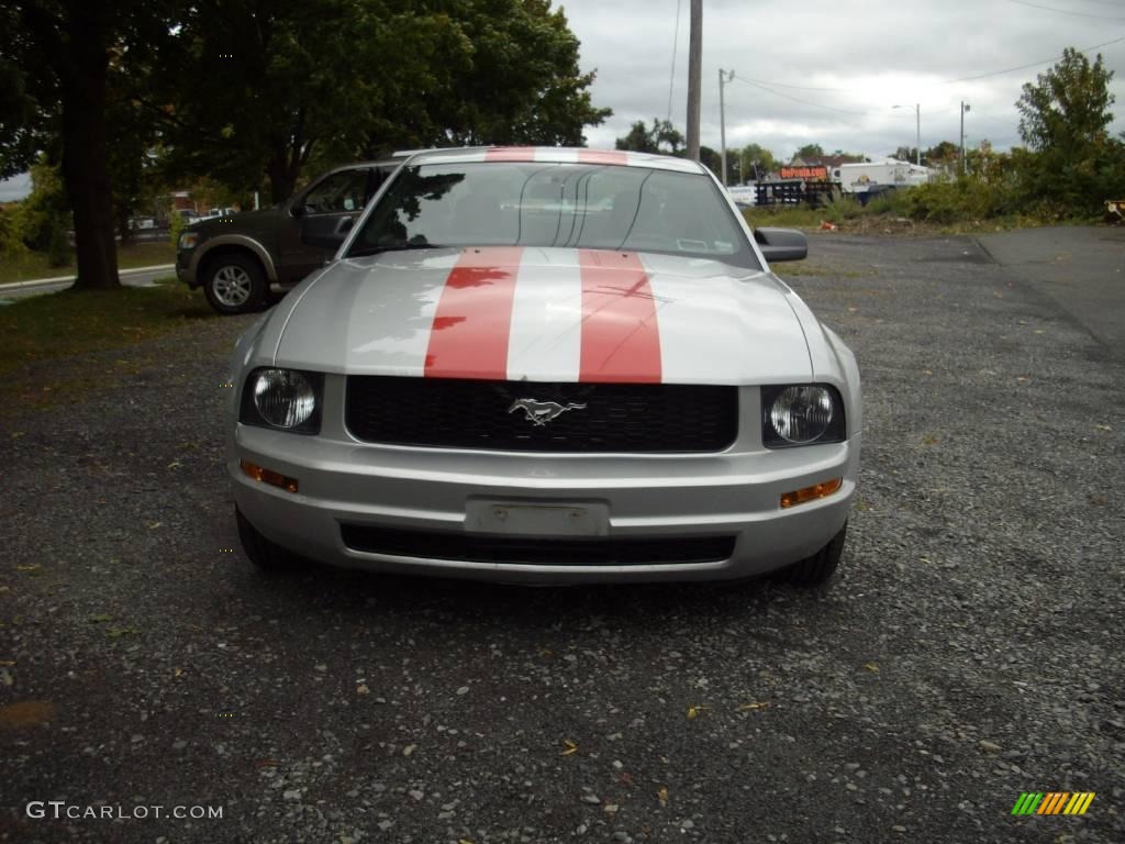 2005 Mustang V6 Deluxe Coupe - Satin Silver Metallic / Dark Charcoal photo #5