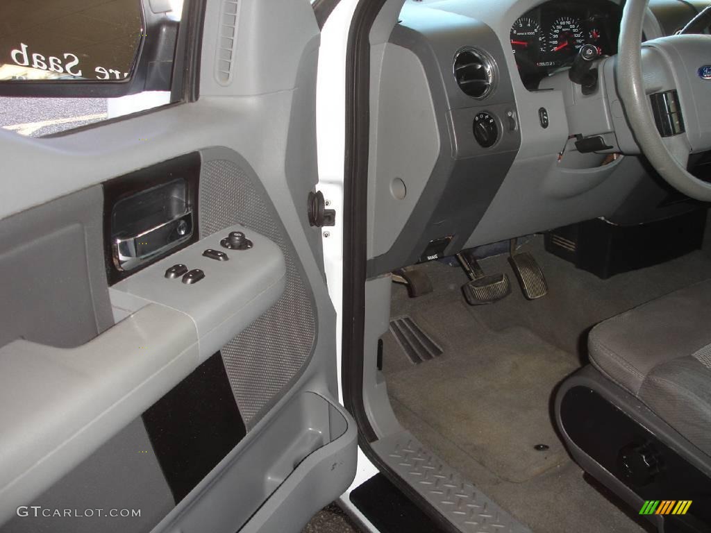 2005 F150 XLT Regular Cab - Oxford White / Medium Flint Grey photo #8