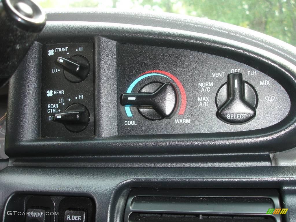 1997 Ford Aerostar XLT Controls Photo #1897044