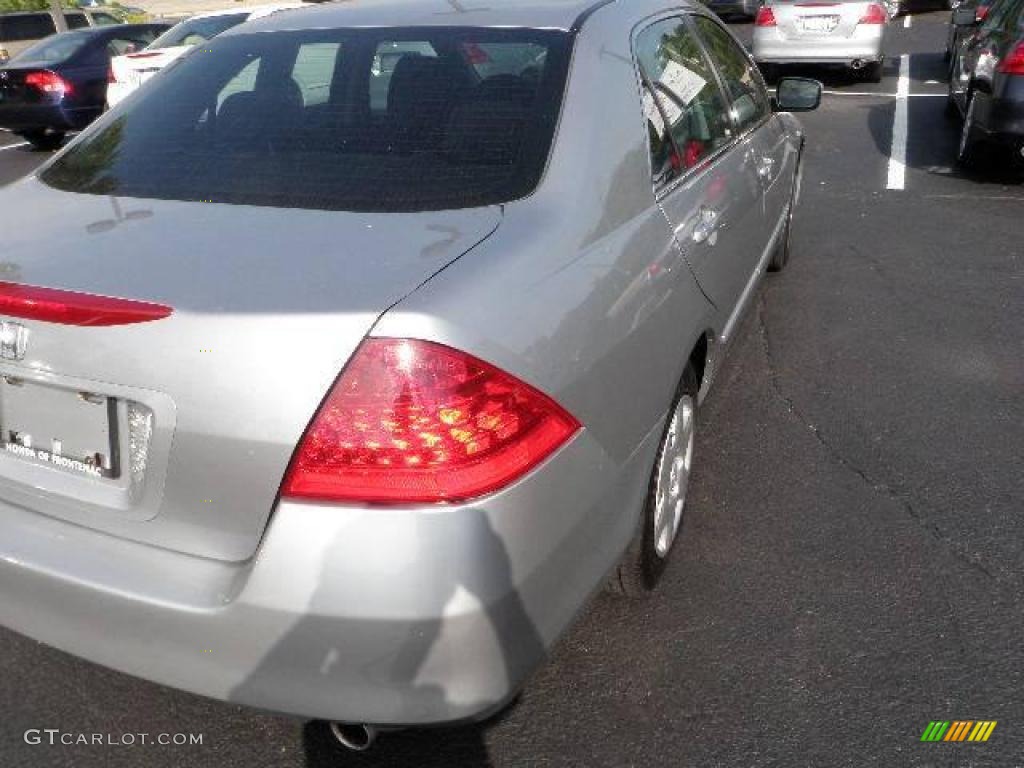 2006 Accord LX Sedan - Alabaster Silver Metallic / Gray photo #4