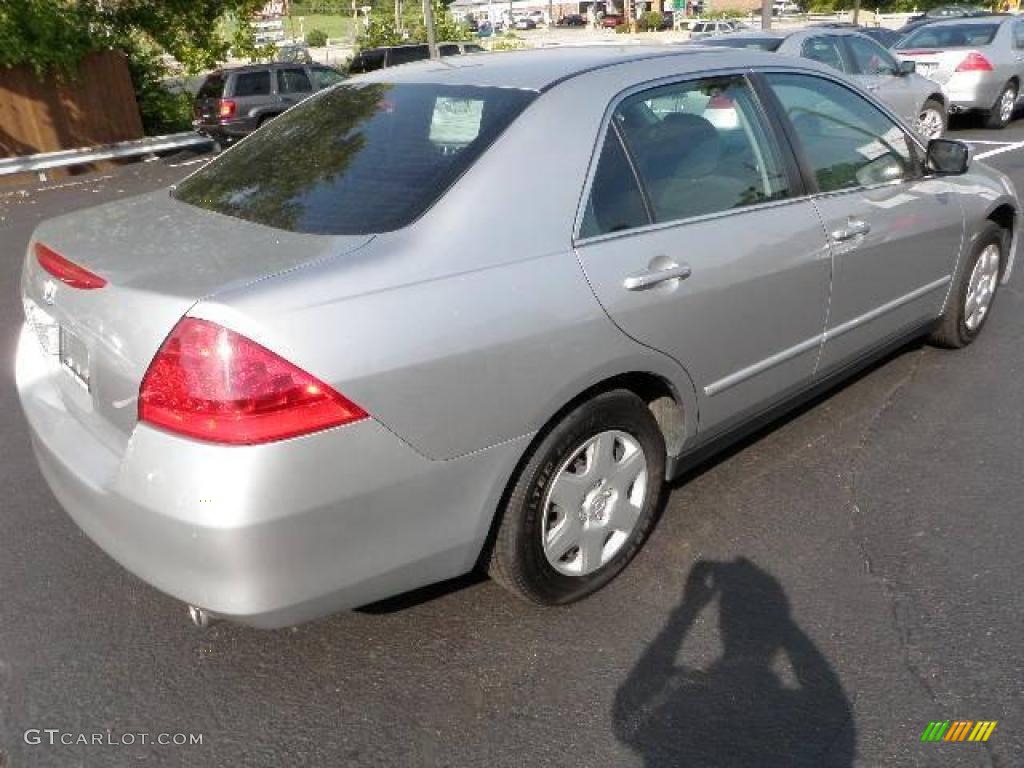 2006 Accord LX Sedan - Alabaster Silver Metallic / Gray photo #5