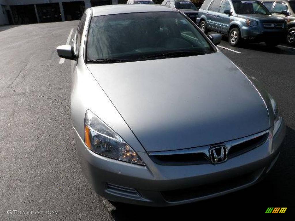 2006 Accord LX Sedan - Alabaster Silver Metallic / Gray photo #9