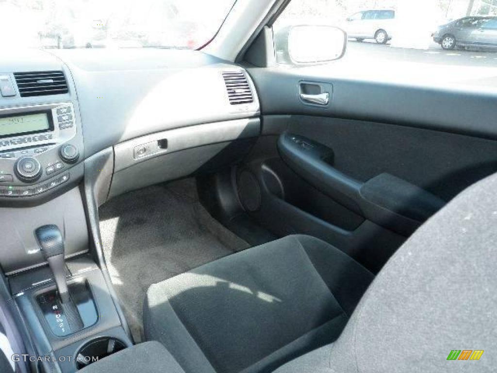 2006 Accord LX Sedan - Alabaster Silver Metallic / Gray photo #13