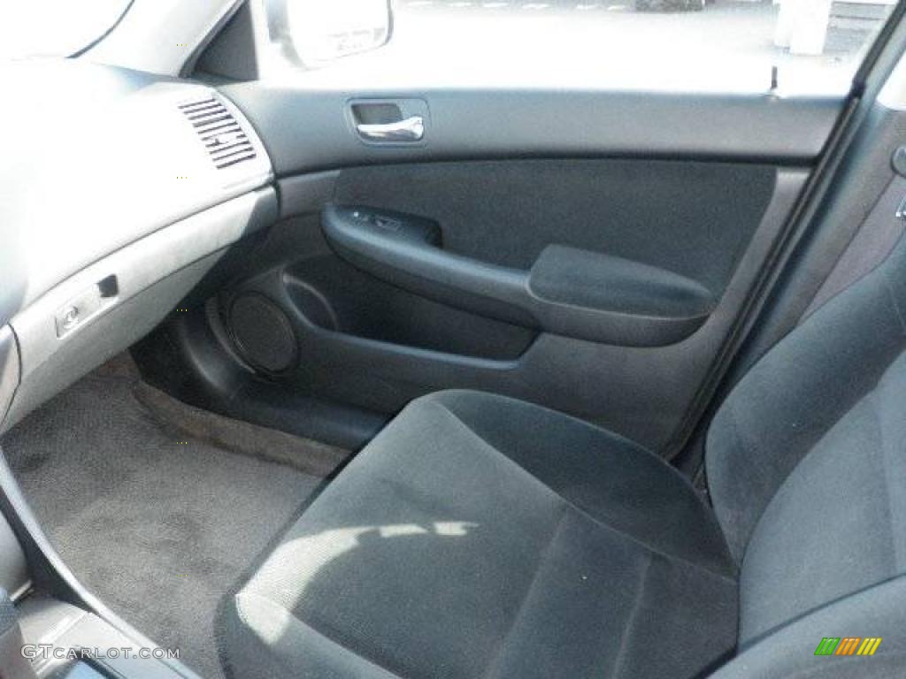 2006 Accord LX Sedan - Alabaster Silver Metallic / Gray photo #16