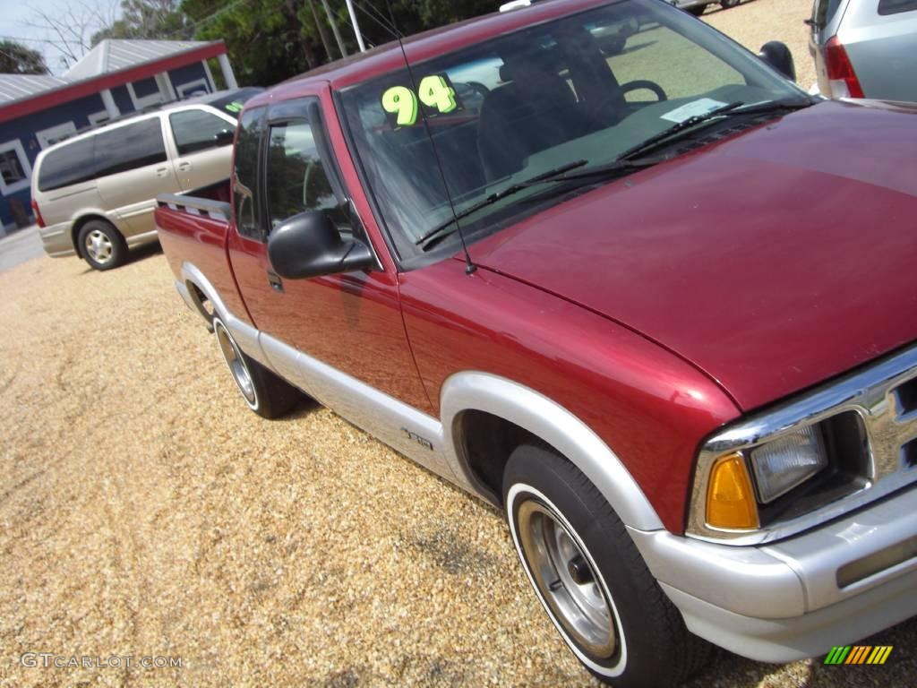 1994 S10 LS Extended Cab - Cherry Red Metallic / Gray photo #2