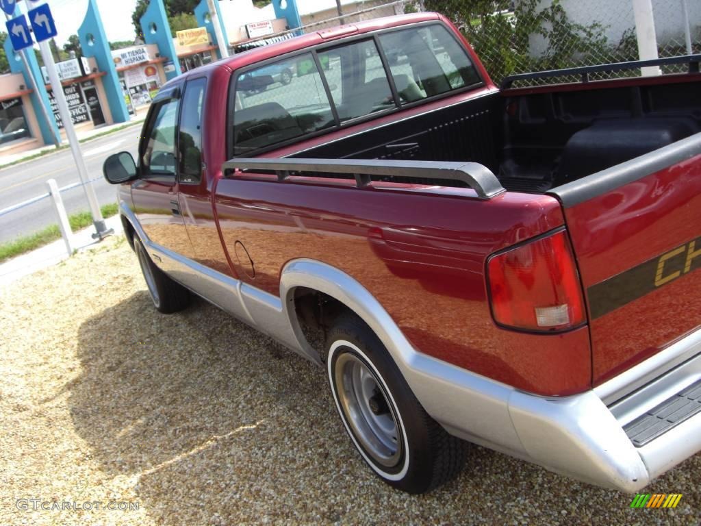1994 S10 LS Extended Cab - Cherry Red Metallic / Gray photo #4