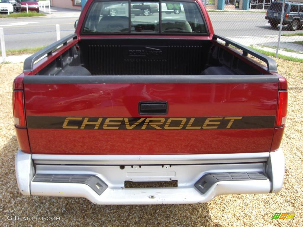 1994 S10 LS Extended Cab - Cherry Red Metallic / Gray photo #6