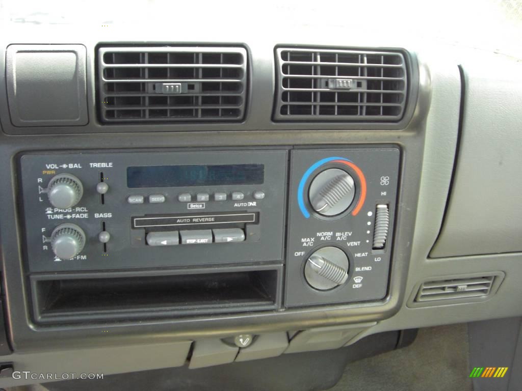 1994 S10 LS Extended Cab - Cherry Red Metallic / Gray photo #11