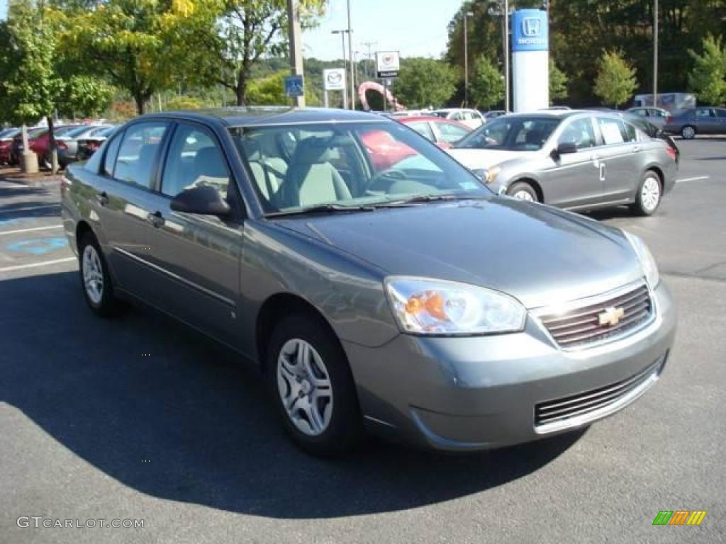 2006 Malibu LS Sedan - Medium Gray Metallic / Titanium Gray photo #5