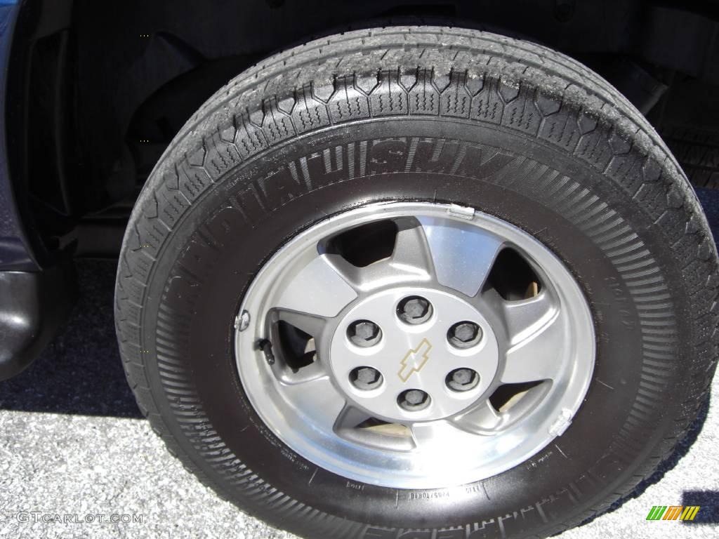 2003 Suburban 1500 LS - Indigo Blue Metallic / Gray/Dark Charcoal photo #18