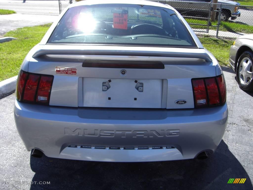 2000 Mustang GT Coupe - Silver Metallic / Medium Graphite photo #7