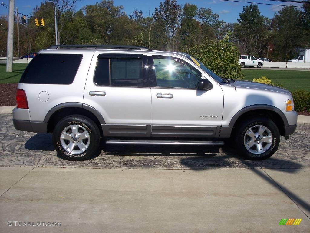 2004 Explorer XLT 4x4 - Silver Birch Metallic / Graphite photo #3