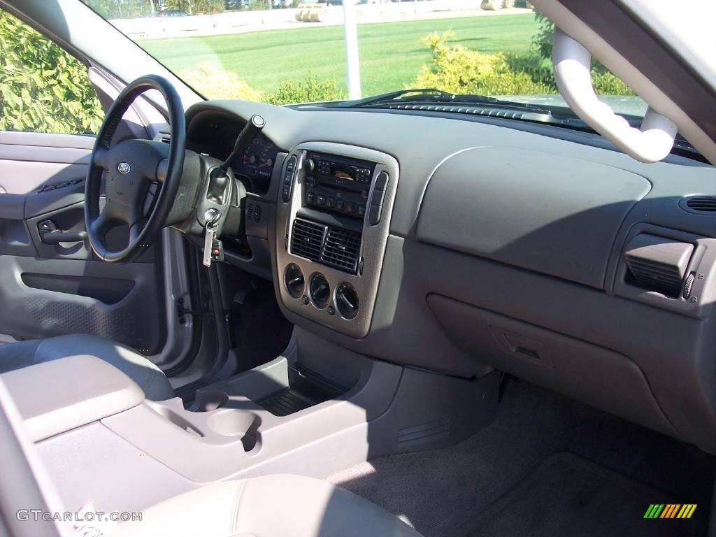 2004 Explorer XLT 4x4 - Silver Birch Metallic / Graphite photo #24