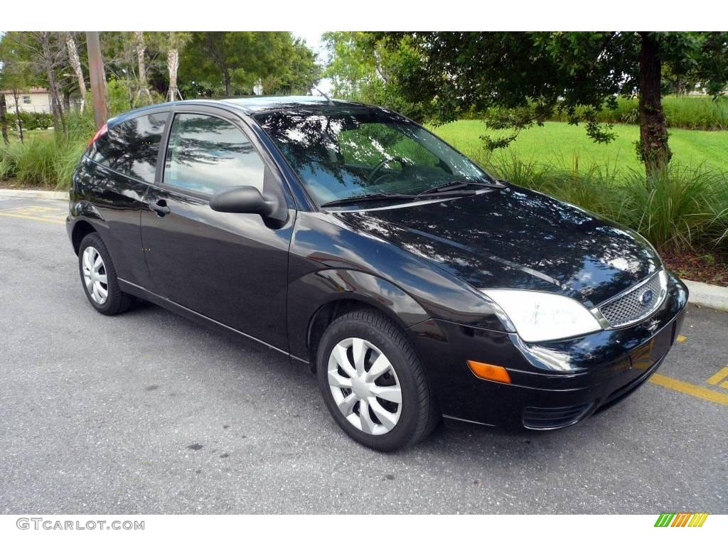 2005 Focus ZX3 S Coupe - Pitch Black / Charcoal/Charcoal photo #12