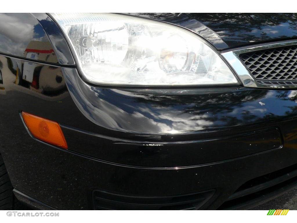 2005 Focus ZX3 S Coupe - Pitch Black / Charcoal/Charcoal photo #15