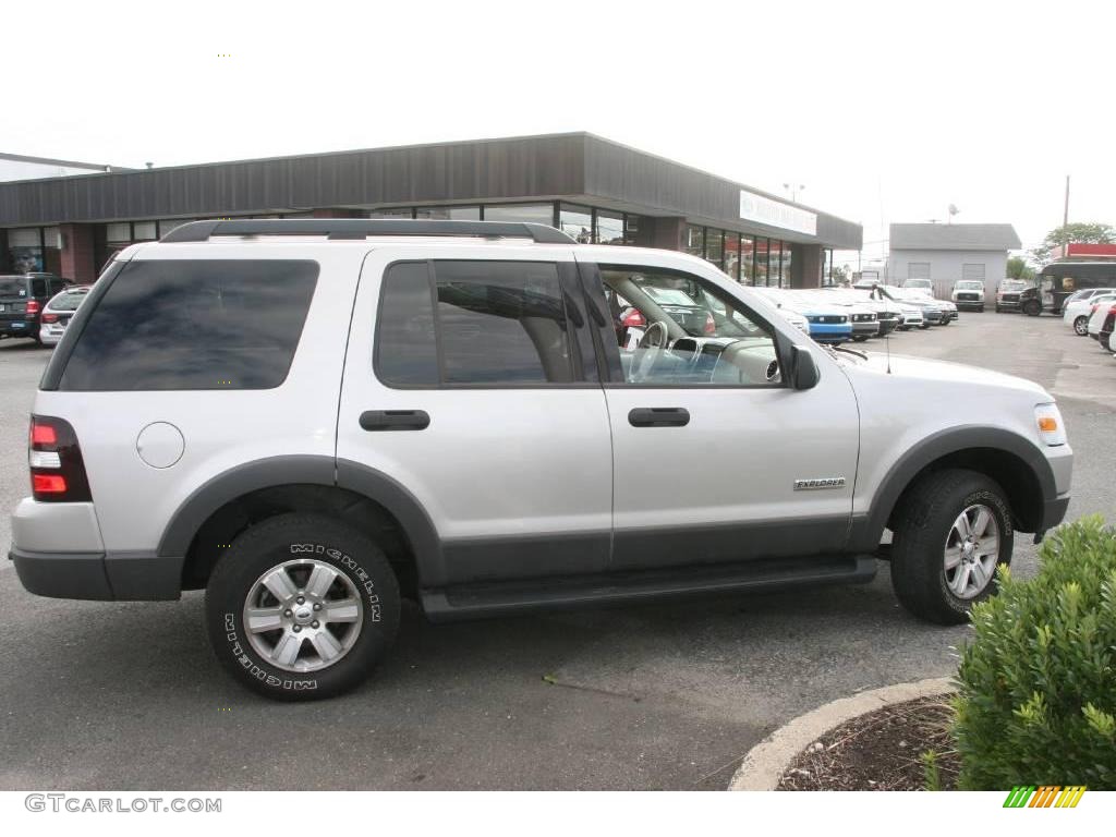 2006 Explorer XLT 4x4 - Silver Birch Metallic / Stone photo #4