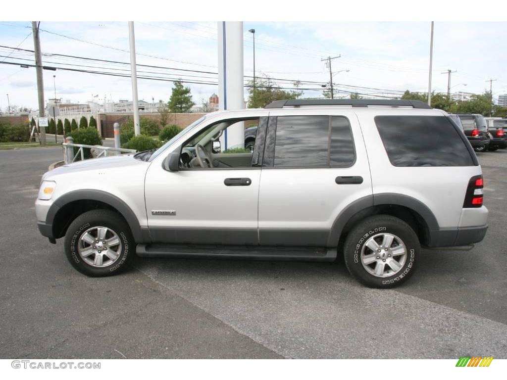 2006 Explorer XLT 4x4 - Silver Birch Metallic / Stone photo #17