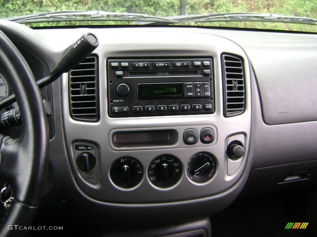 2003 Escape XLT V6 4WD - Black Clearcoat / Medium Dark Flint photo #19