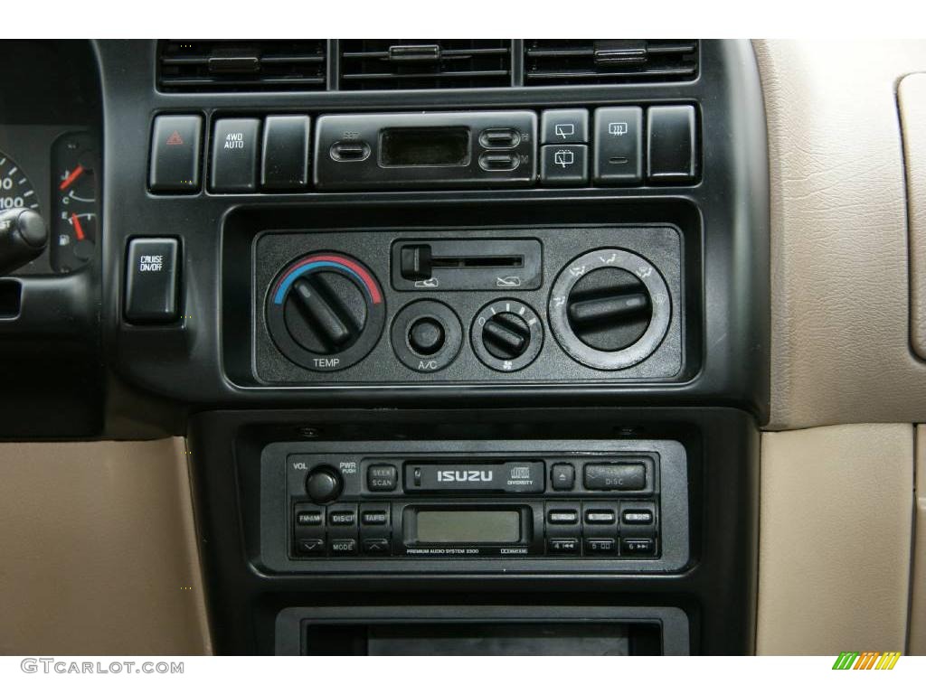 2002 Trooper LS 4x4 - Dragon Green Mica / Beige photo #16