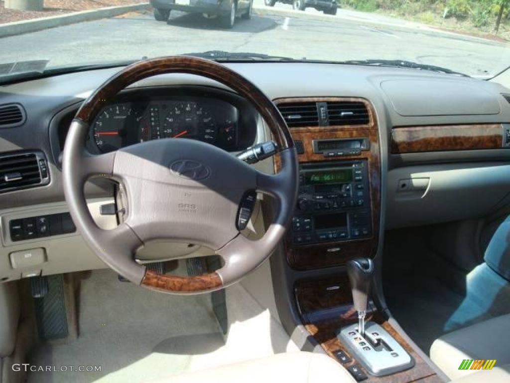 2002 XG350 Sedan - Celadon Green / Beige photo #10