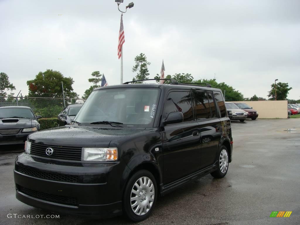 2005 xB  - Black / Dark Charcoal photo #7