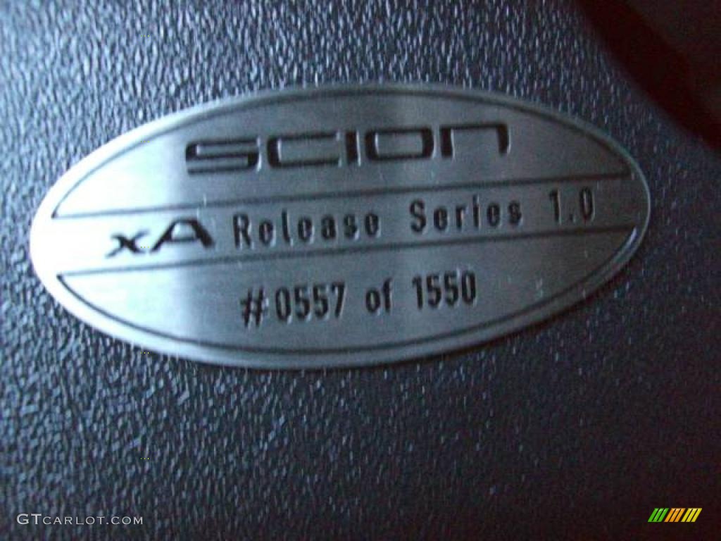 2005 xA  - Absolutely Red / Dark Charcoal photo #42