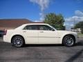 Cool Vanilla White - 300 Touring Photo No. 4