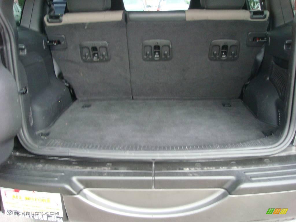 2004 Liberty Sport 4x4 Columbia Edition - Black Clearcoat / Light Taupe/Dark Slate Gray photo #15
