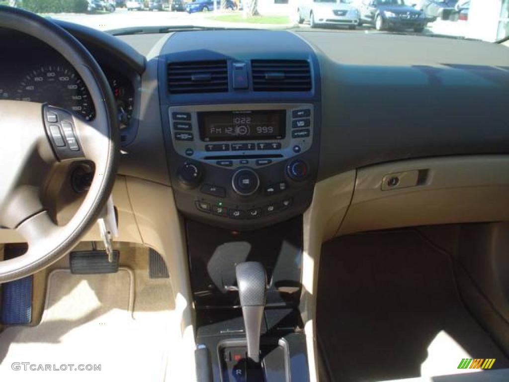 2007 Accord SE Sedan - Taffeta White / Ivory photo #7