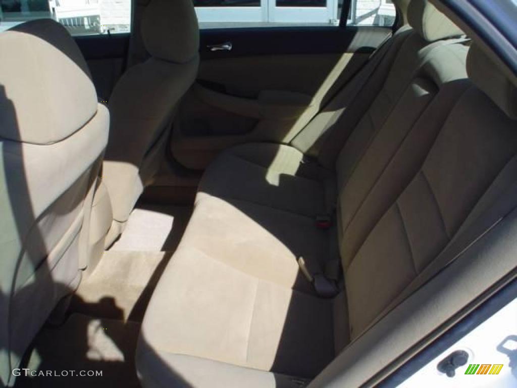 2007 Accord SE Sedan - Taffeta White / Ivory photo #8