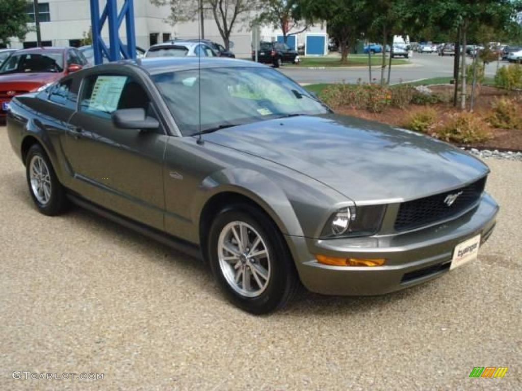 2005 Mustang V6 Deluxe Coupe - Mineral Grey Metallic / Dark Charcoal photo #8