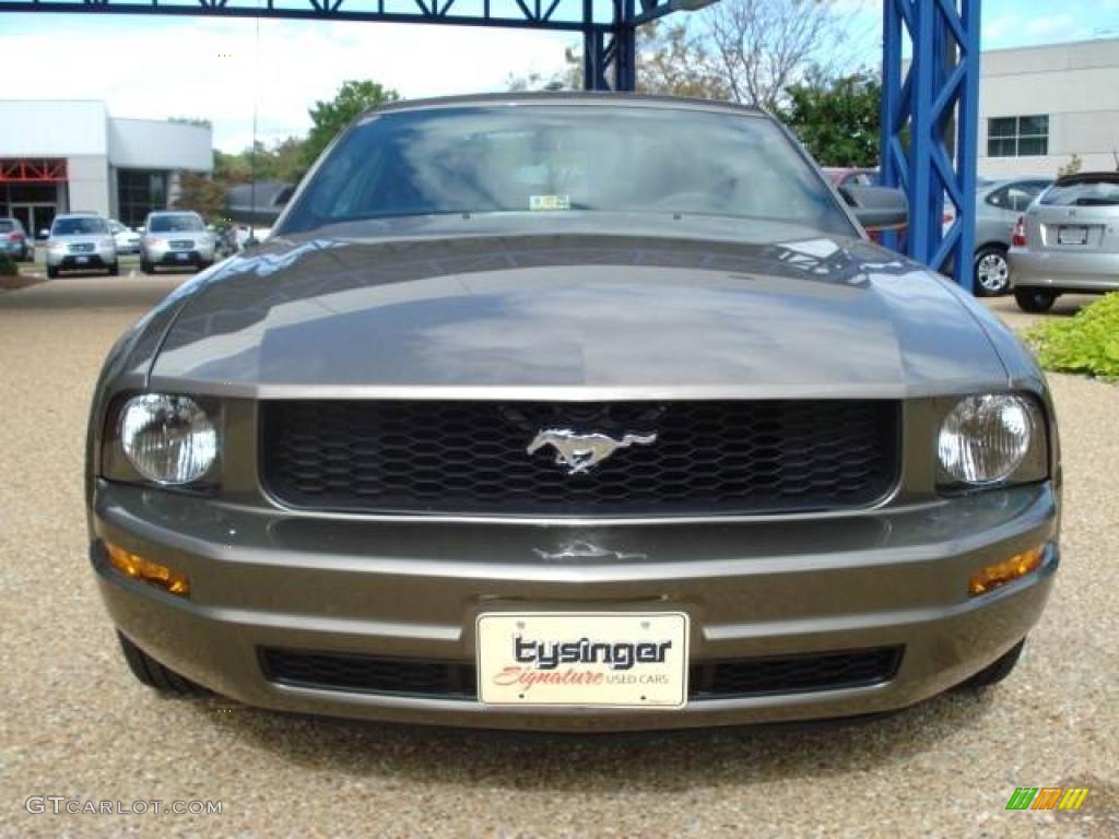 2005 Mustang V6 Deluxe Coupe - Mineral Grey Metallic / Dark Charcoal photo #9