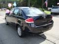 Black - Focus SE Sedan Photo No. 4