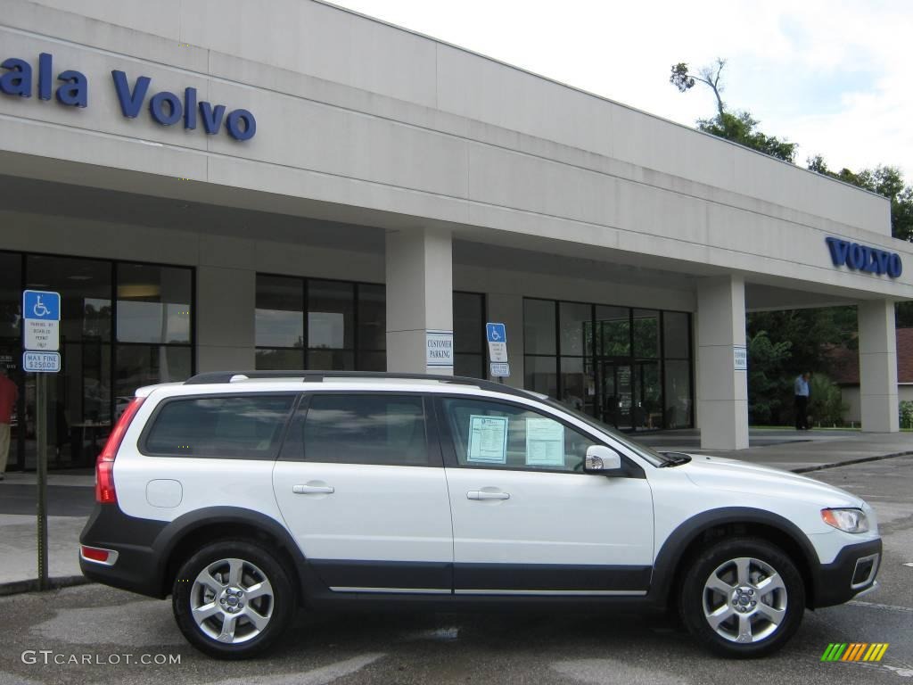 2009 XC70 T6 AWD - Ice White / Sandstone photo #2