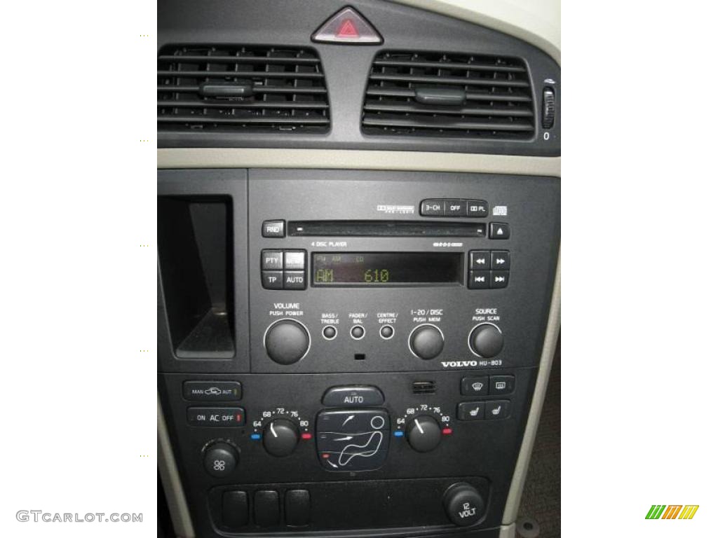 2004 XC70 AWD - Crystal Green Metallic / Taupe photo #20