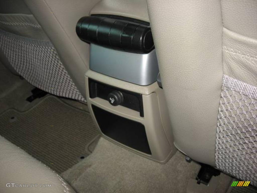 2004 XC70 AWD - Crystal Green Metallic / Taupe photo #31