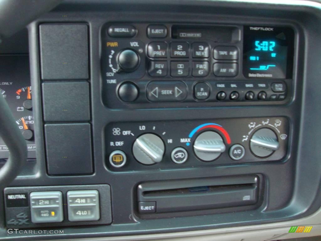 1999 Tahoe LT 4x4 - Light Pewter Metallic / Gray photo #31