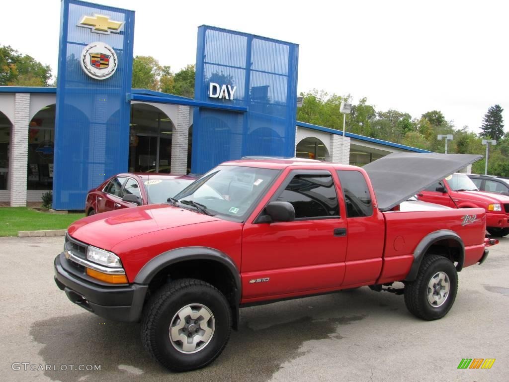 2002 S10 ZR2 Extended Cab 4x4 - Victory Red / Graphite photo #1