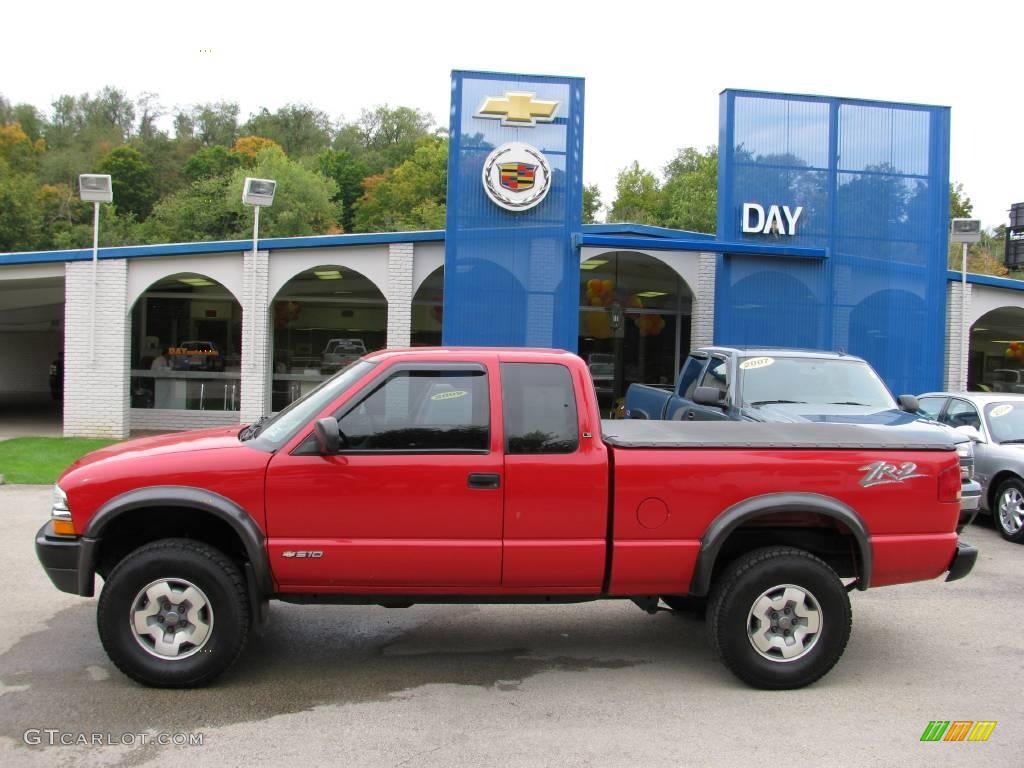 2002 S10 ZR2 Extended Cab 4x4 - Victory Red / Graphite photo #3