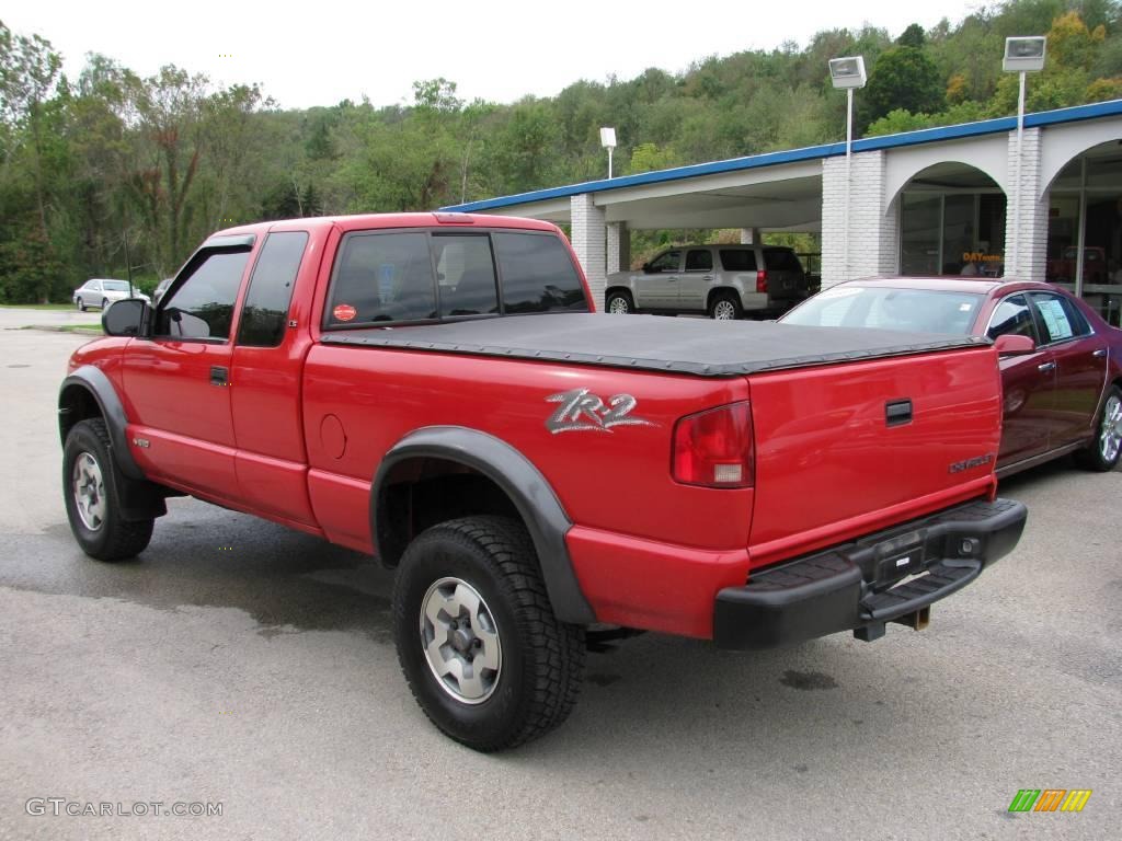 2002 S10 ZR2 Extended Cab 4x4 - Victory Red / Graphite photo #4