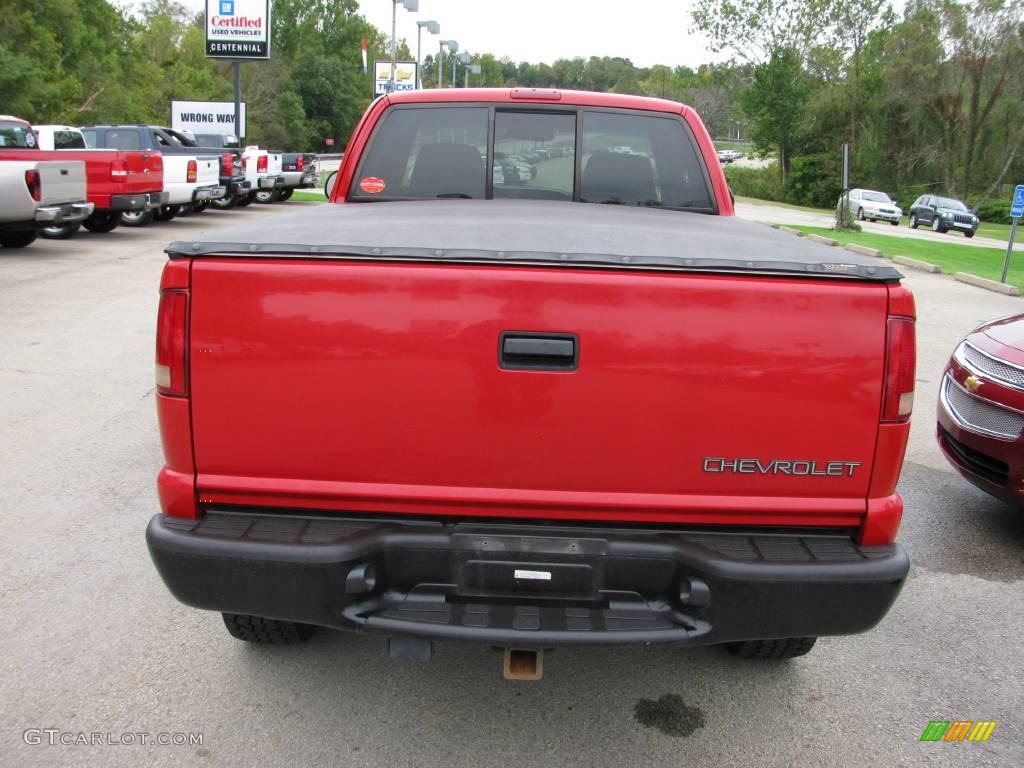 2002 S10 ZR2 Extended Cab 4x4 - Victory Red / Graphite photo #5