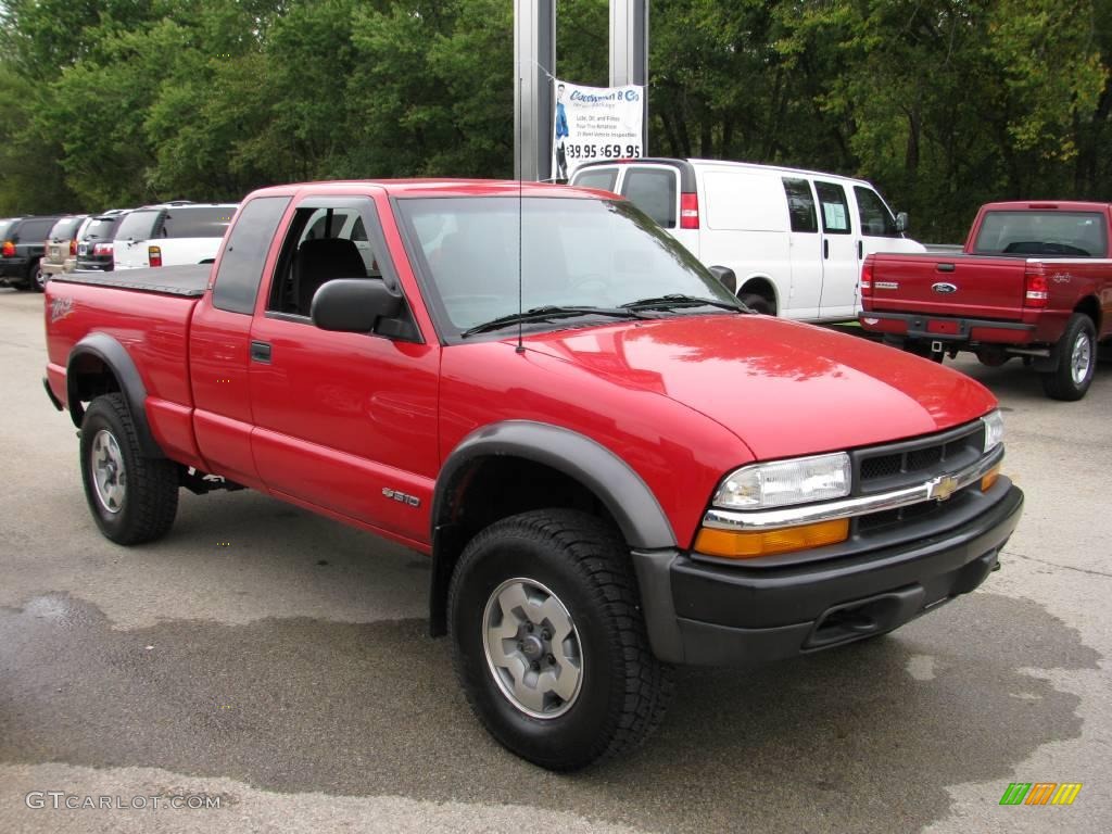 2002 S10 ZR2 Extended Cab 4x4 - Victory Red / Graphite photo #11