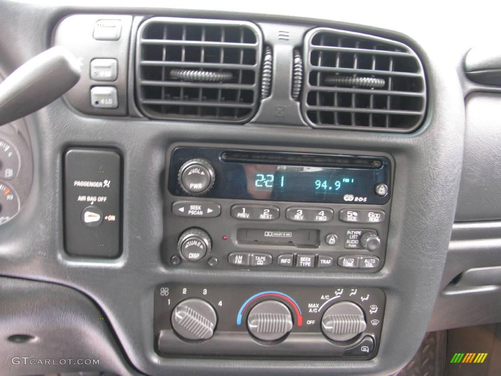 2002 S10 ZR2 Extended Cab 4x4 - Victory Red / Graphite photo #13