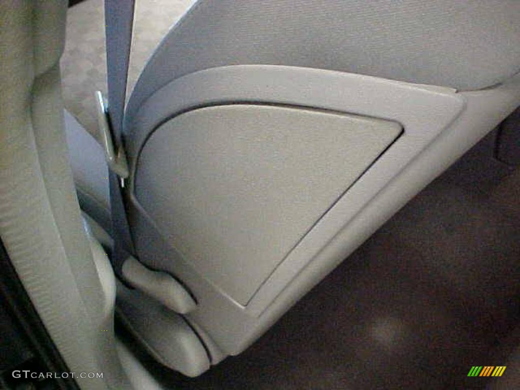 2005 Malibu Maxx LS Wagon - Medium Gray Metallic / Gray photo #20